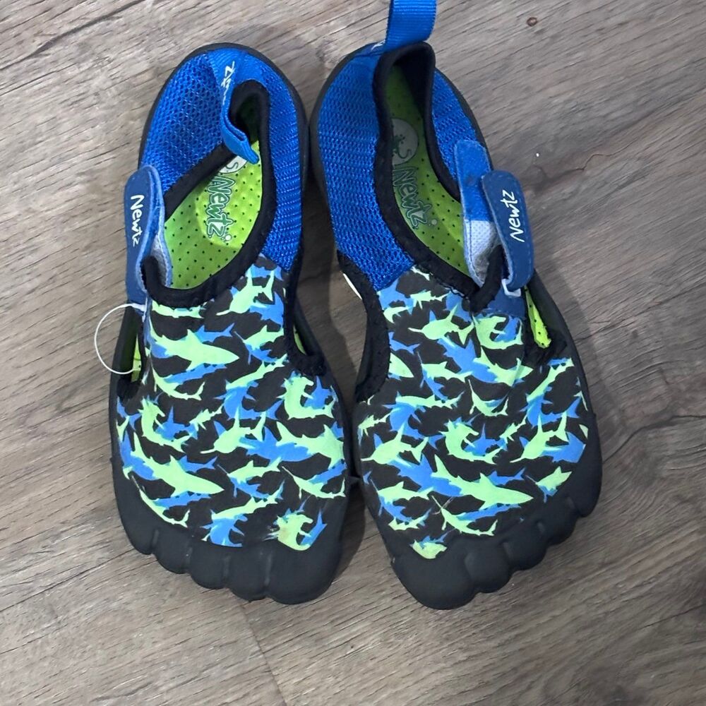 Newtz Boys Shark Print Aqua Water Shoes Blue Green Beach Pool Swim Shoes 11/12